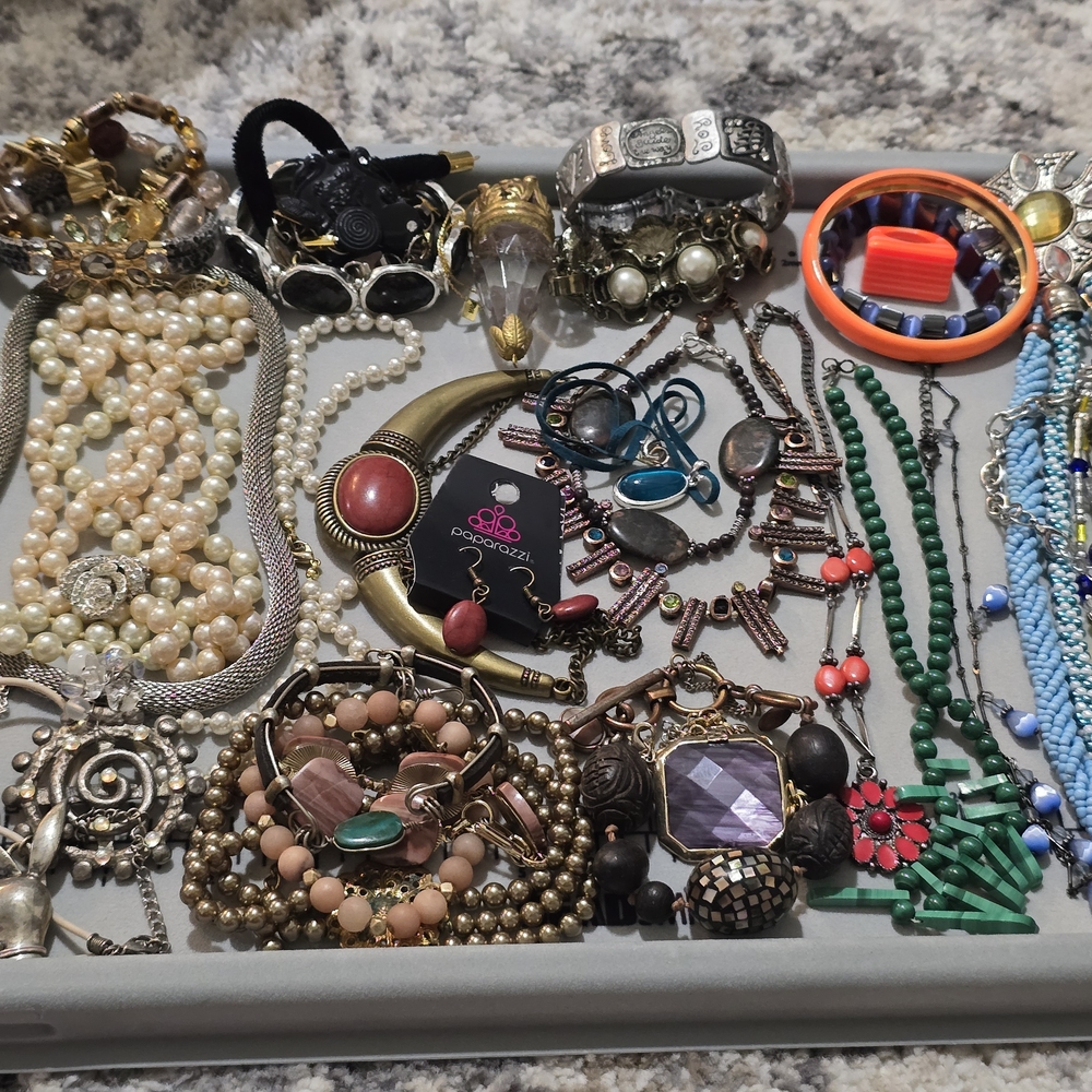 Vintage Mixture Of Costume Mixture Of Jewlery